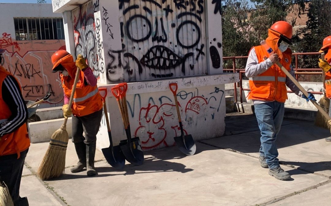 ¡Cuadrilla de limpieza de la Municipalidad de Paucarpata realiza limpieza en Urb. Leoncio Prado!