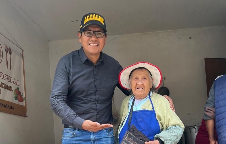 De la mano con la población