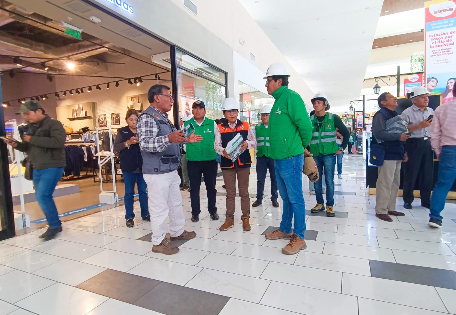 MUNICIPALIDAD DE PAUCARPATA Y ESPECIALISTAS ITSE EVALÚAN SEGURIDAD EN MALL AVENTURA